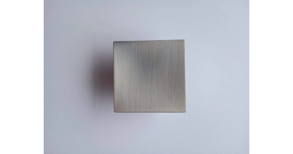Kép 1/2 - Bútorgomb inox szögletes furattáv 32mm