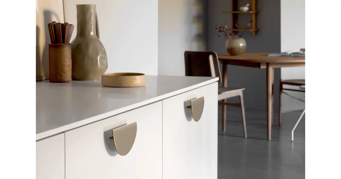 Kép 2/2 - Fogantyú Furnipart HORIZON LARGE   64mm, fém, csiszolt sárgaréz