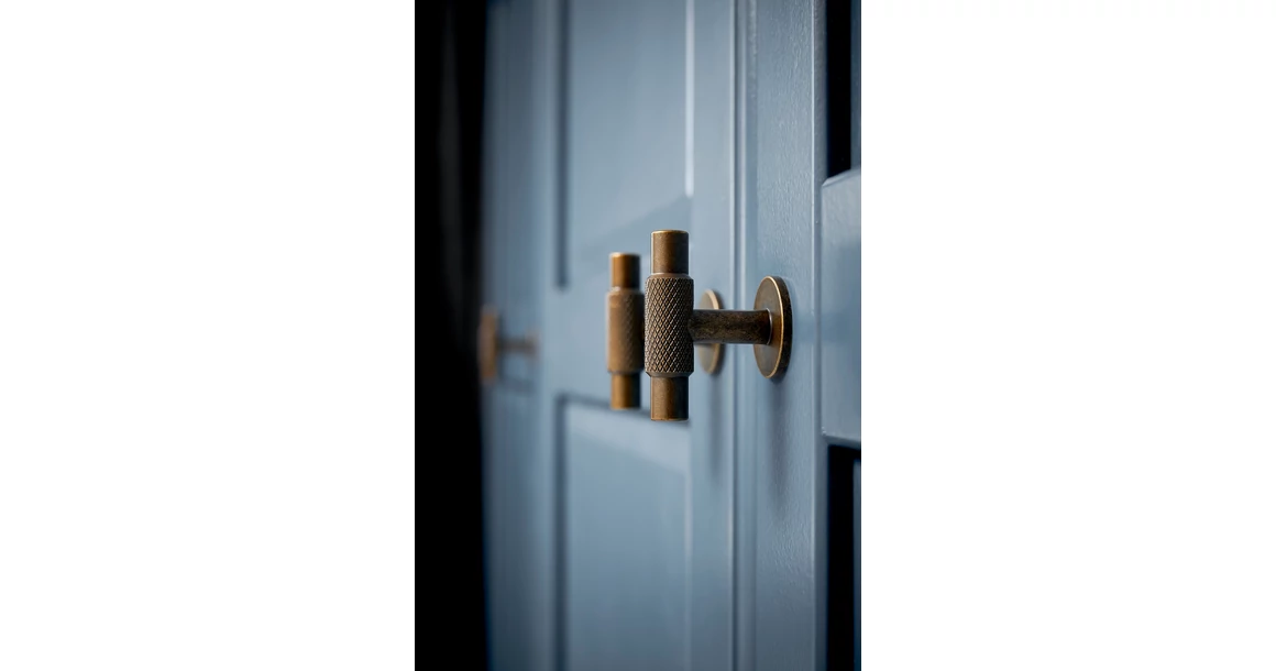 Kép 4/6 - Fogantyú Furnipart MANOR T gomb, fém, antik sárgaréz