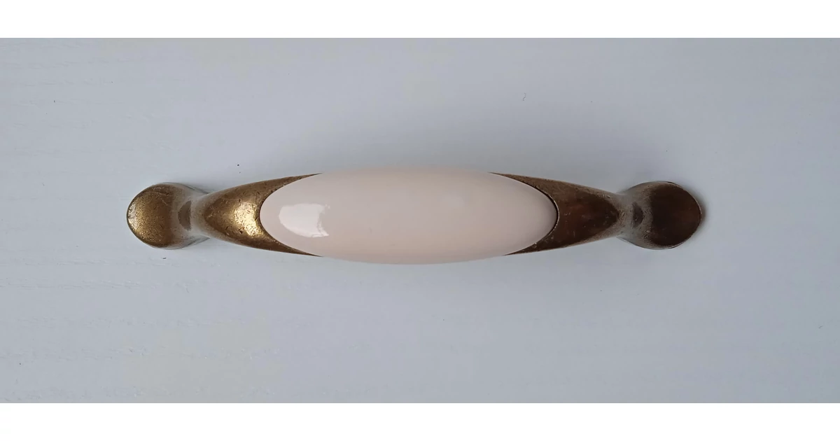 Fogantyú porcelán tört fehér  96 mm